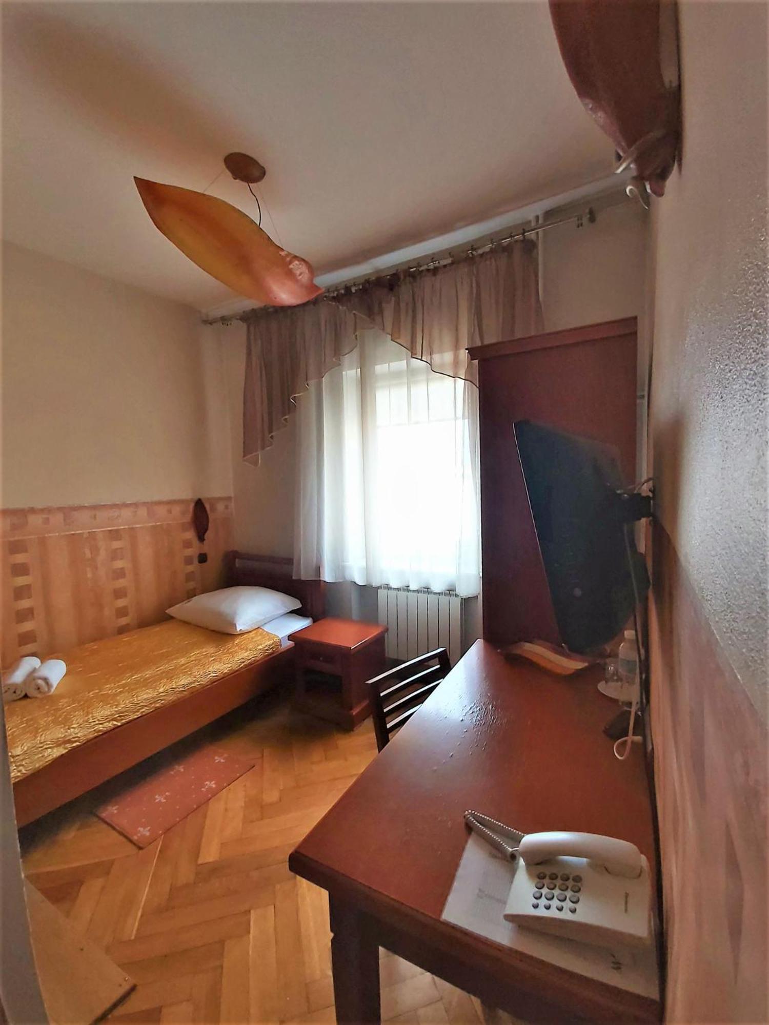 Polonia Hotel Остров Велкополски Екстериор снимка