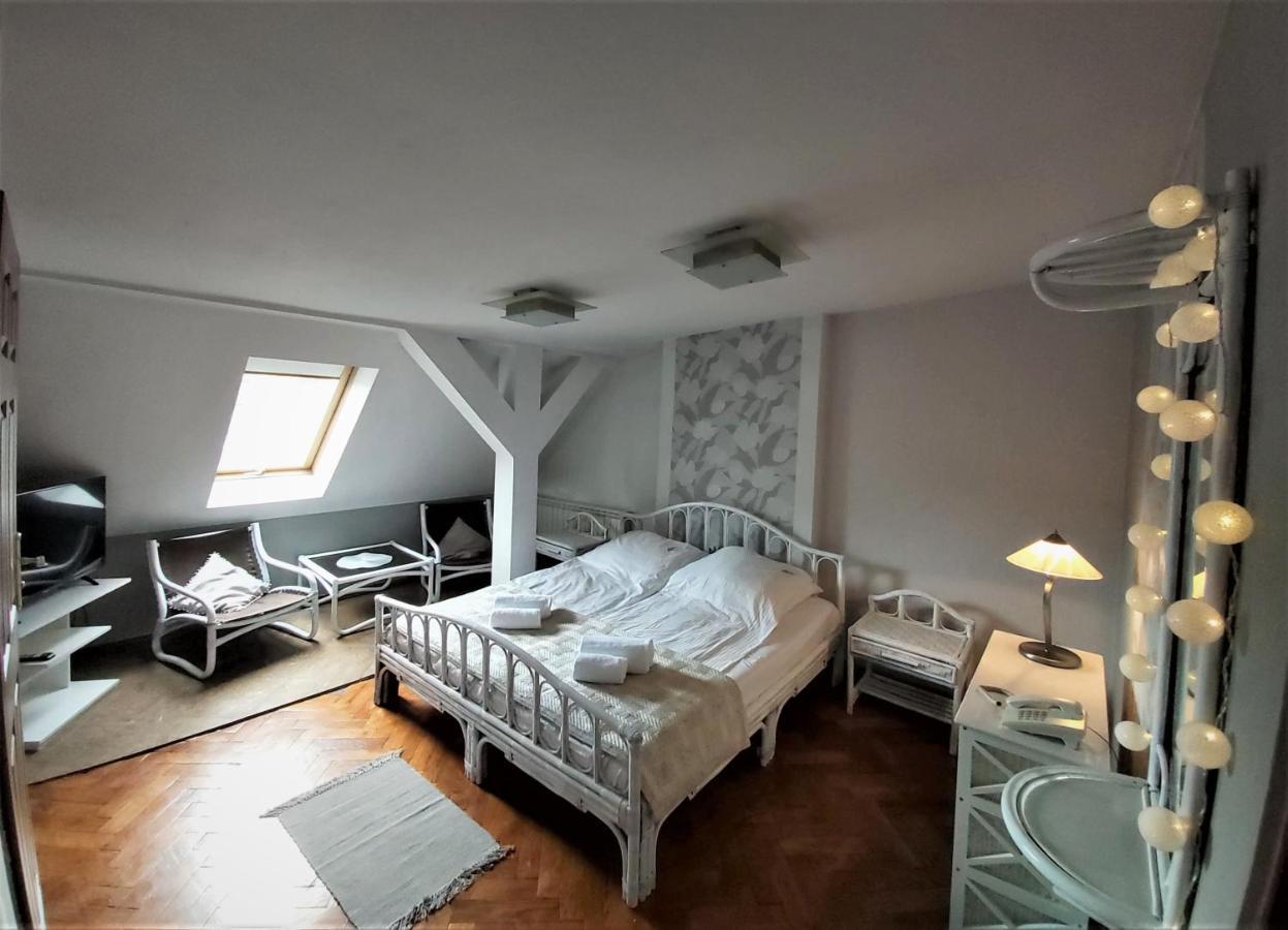 Polonia Hotel Остров Велкополски Екстериор снимка