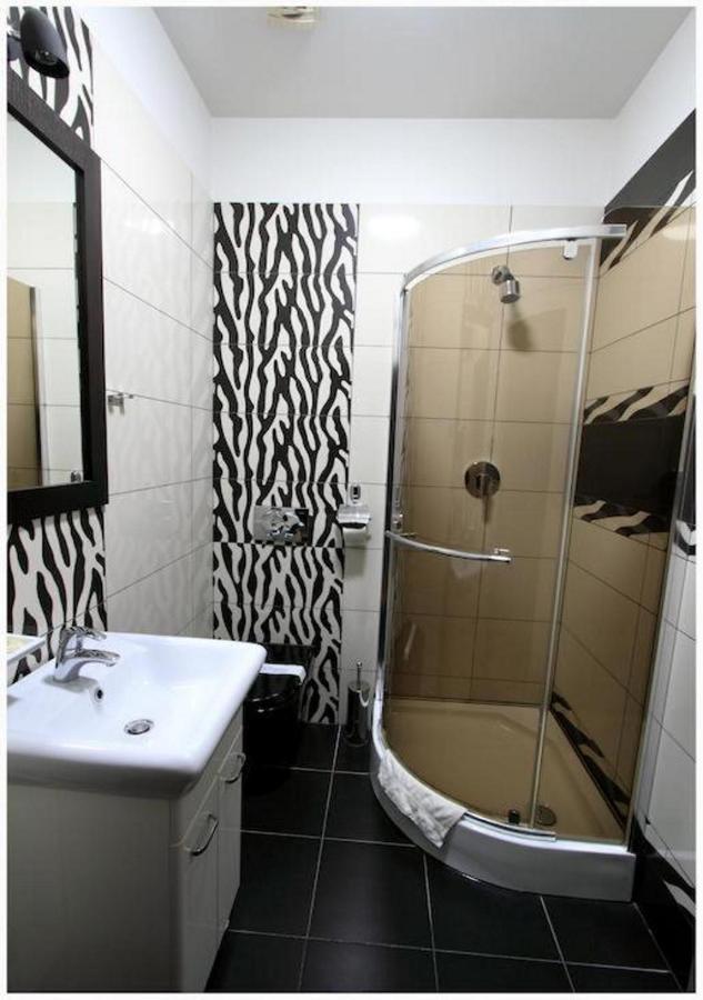 Polonia Hotel Остров Велкополски Екстериор снимка